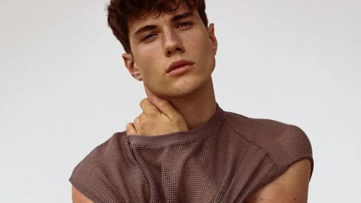 mais bonito da Itália desiste de ser modelo para virar padre Edoardo Santini tomou a decisão de iniciar formação no sacerdócio
