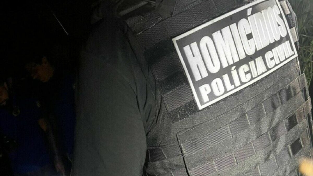 Corpo de jovem é encontrado com a língua arrancada em Goiânia Segundo a Polícia Civil, os autores ainda filmaram o crime