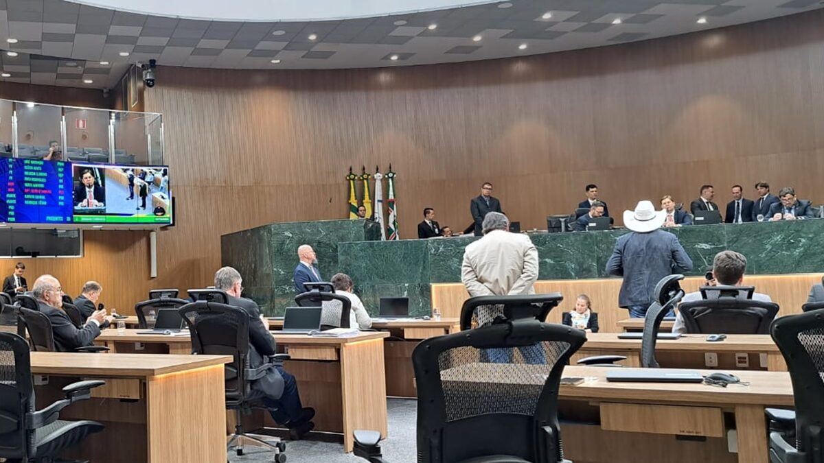 Aumento do ICMS em Goiás de 17% para 19% passa definitivamente na Assembleia