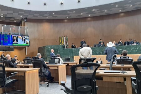 Aumento do ICMS em Goiás de 17% para 19% passa definitivamente na Assembleia