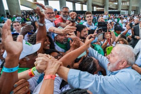 Lula diz nas redes sociais que "2023 foi ano de recuperar o Brasil"