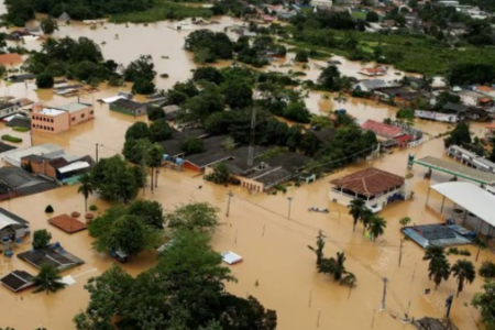 Calor, inundações e enchentes fizeram parte do cotidiano do brasileiro em 2023 (Foto: Agência Brasil)