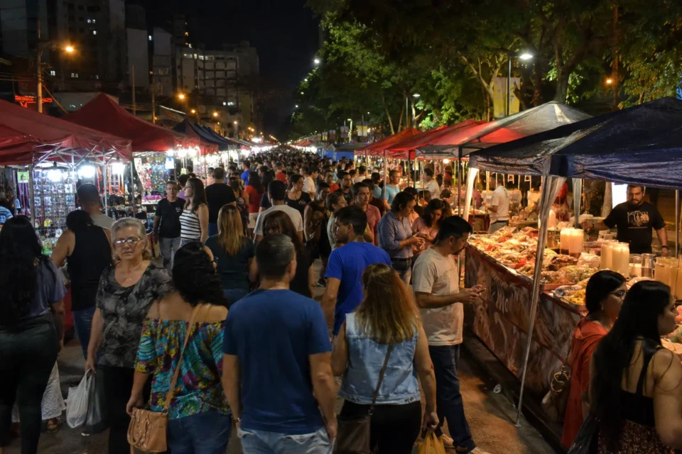 Onde tem feira noturna em Goiânia? Veja as melhores para comer e fazer compras Mais Goiás preparou um roteiro separado por dias da semana