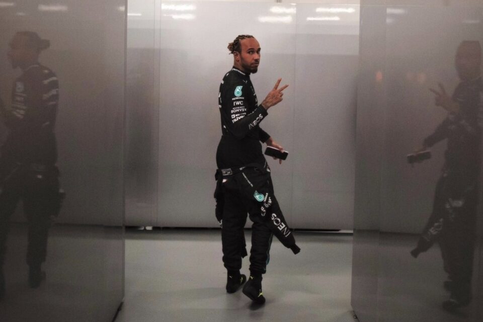 Lewis Hamilton nos bastidores da Mercedes
