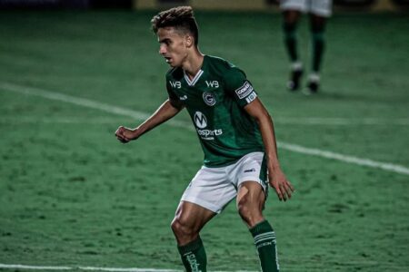 Daniel de Pauli atuando com a camisa do Goiás