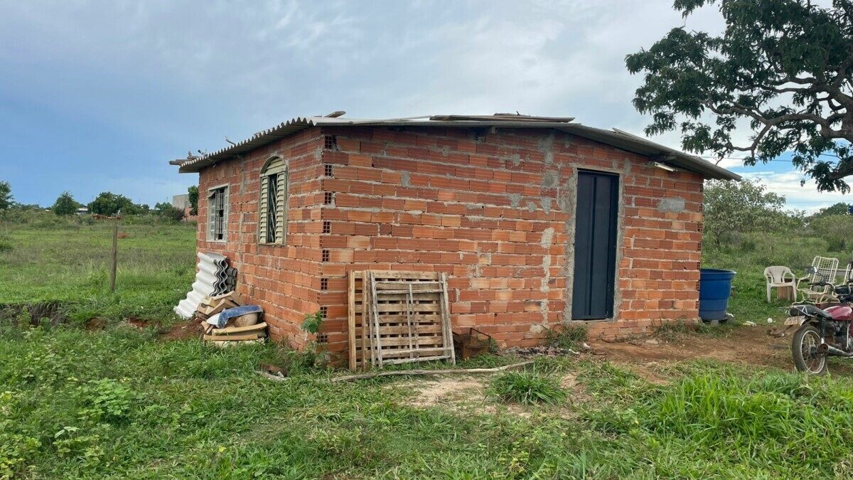 Casa onde morava o casal. Jovem é acusado de manter namorada em cárcere privado e agressão (PC - Divulgação)