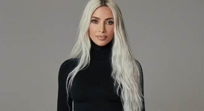 Depois de estrelar a 12ª temporada de “American Horror Story”, Kim Kardashian vai trabalhar mais como atriz. Ela continuará trabalhando com o co-criador de “AHS”, Ryan Murphy, desta vez como protagonista.