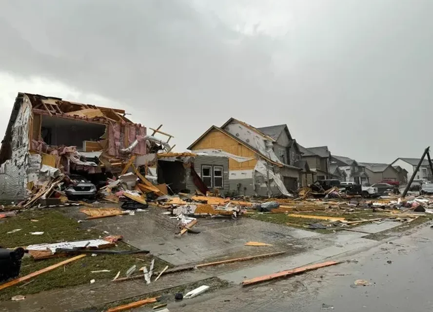 Casas destruídas por tornado (Foto: Michael Rios/Clarksville Fire Department)