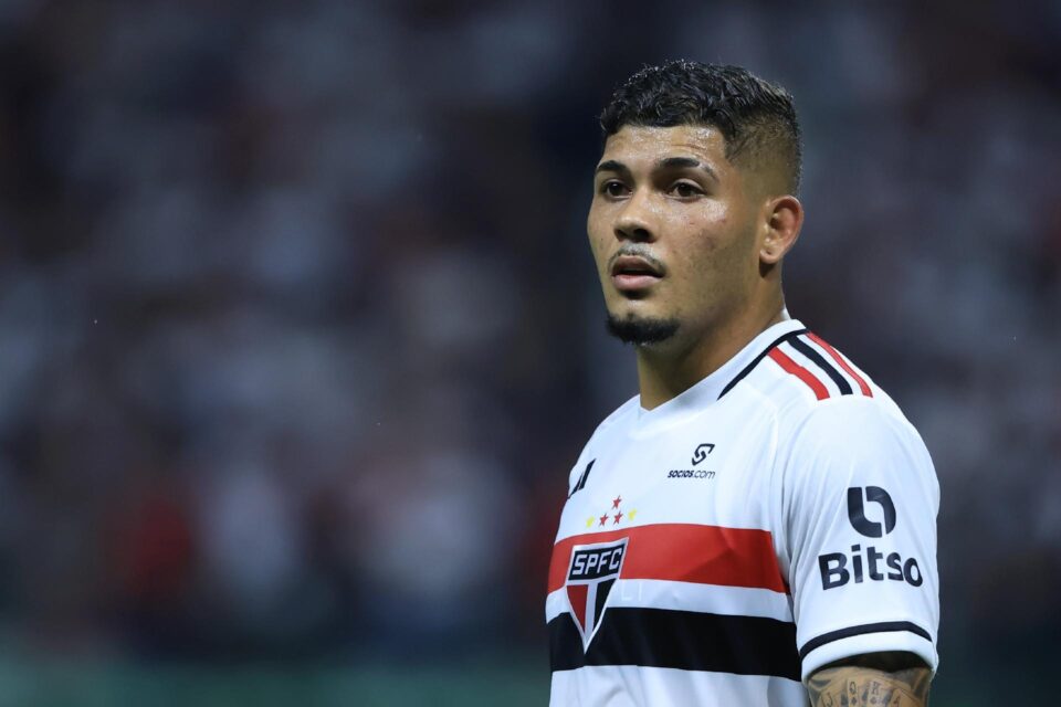 erison-em-acao-durante-jogo-do-sao-paulo-no-campeonato-brasileiro-1699646754489_v2_1920x1281