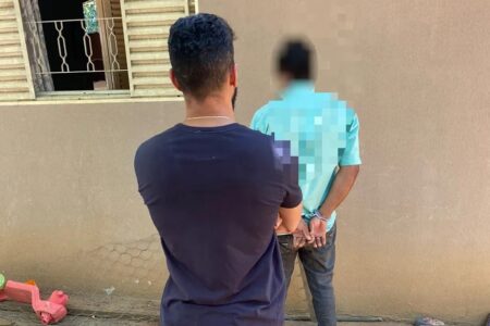 Homem é preso suspeito de estuprar a filha adotiva durante cinco anos, em Mairipotaba Menina revelou na escola sobre os abusos