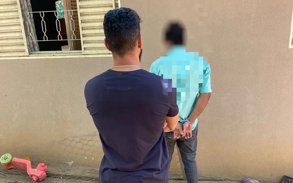 Homem é preso suspeito de estuprar a filha adotiva durante cinco anos, em Mairipotaba Menina revelou na escola sobre os abusos