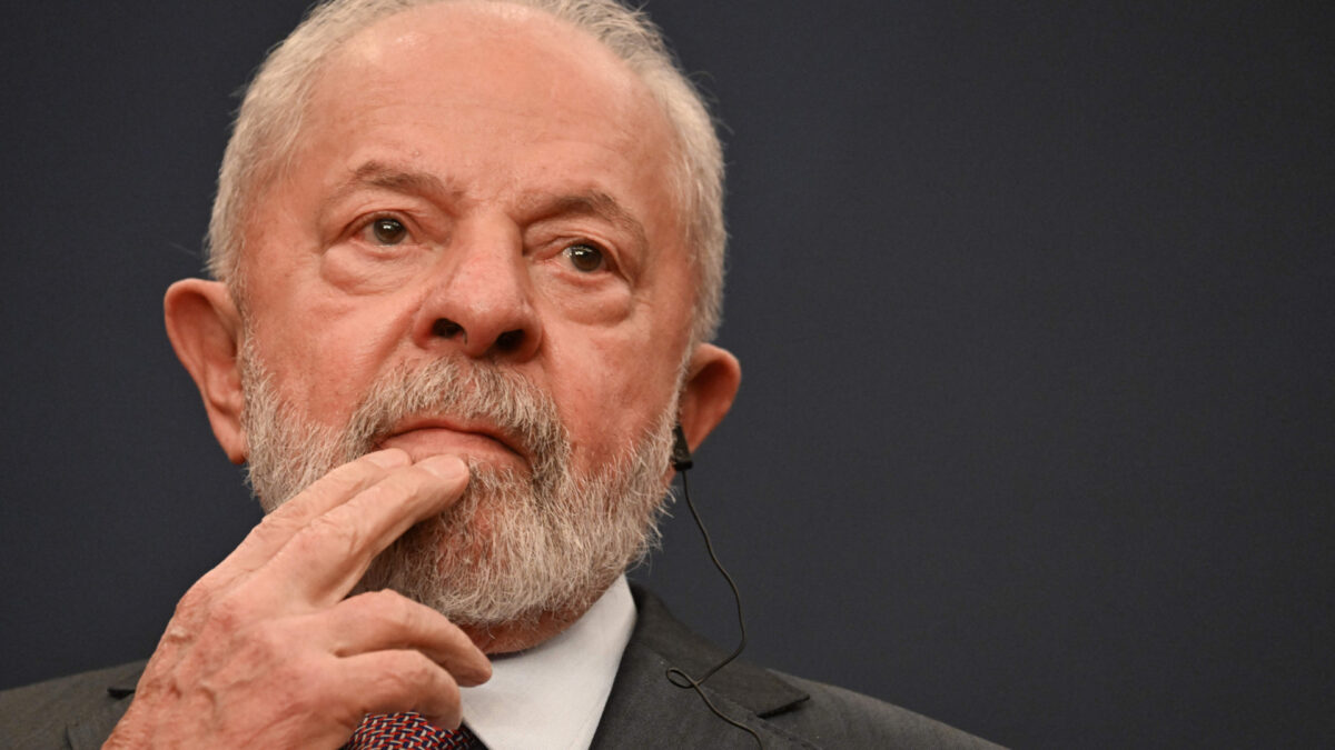 Para ONG, sinais controversos na política externa em aos direitos humanos Lula falha no combate à violência policial, diz Human Rights Watch