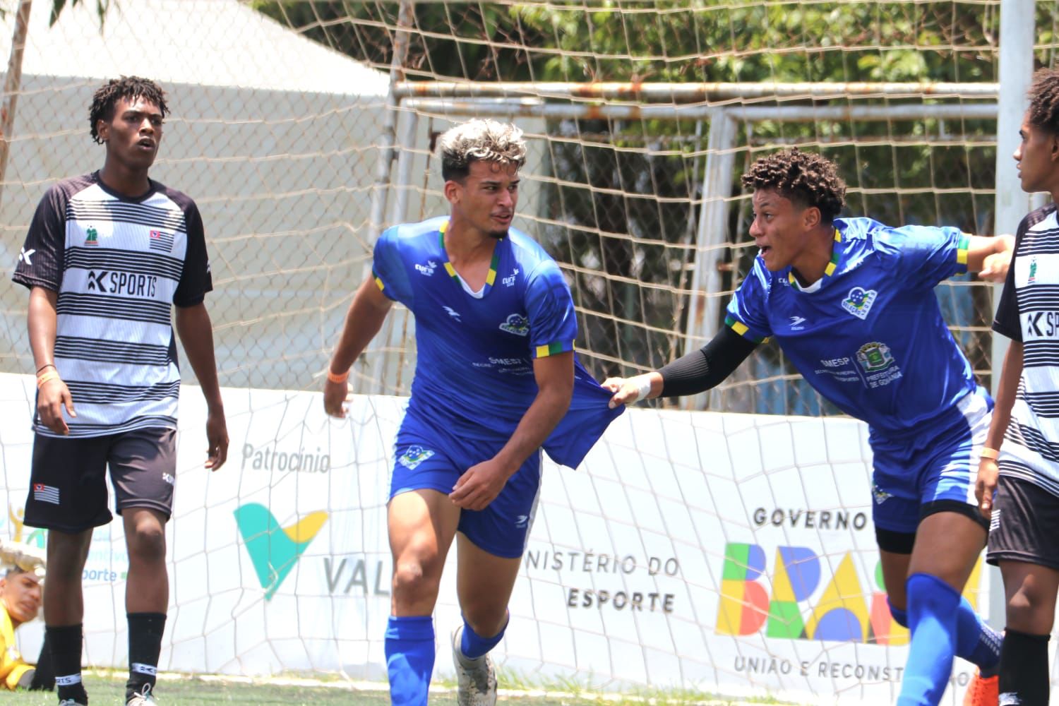 Taça das Favelas Brasil: seleção feminina de Goiás avança às quartas de  final