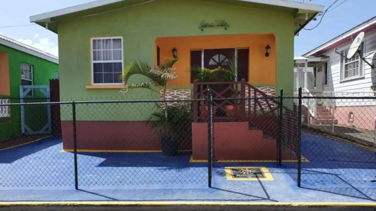 Casa onde Rihanna cresceu em Barbados disponível para aluguel por R$ 519