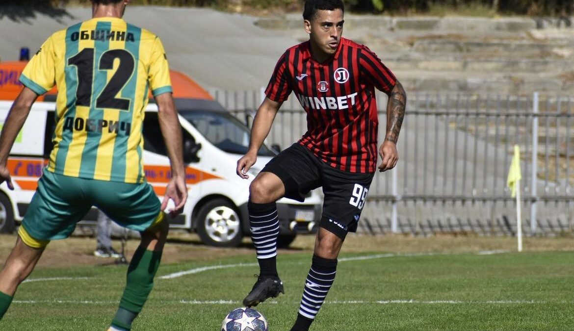 Léo Sena em ação pelo Loko Plovdiv