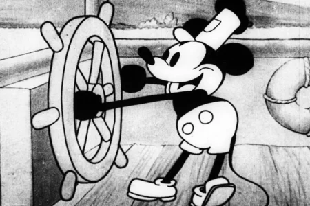 Dan O’Neill estava 53 anos à frente de seu tempo. Em 1971, ele lançou um ataque contra cultural ao Mickey Mouse. Em sua história em quadrinhos underground, “Air Pirates Funnies”, o adorável rato foi visto contrabandeando drogas e fazendo sexo oral em Minnie.