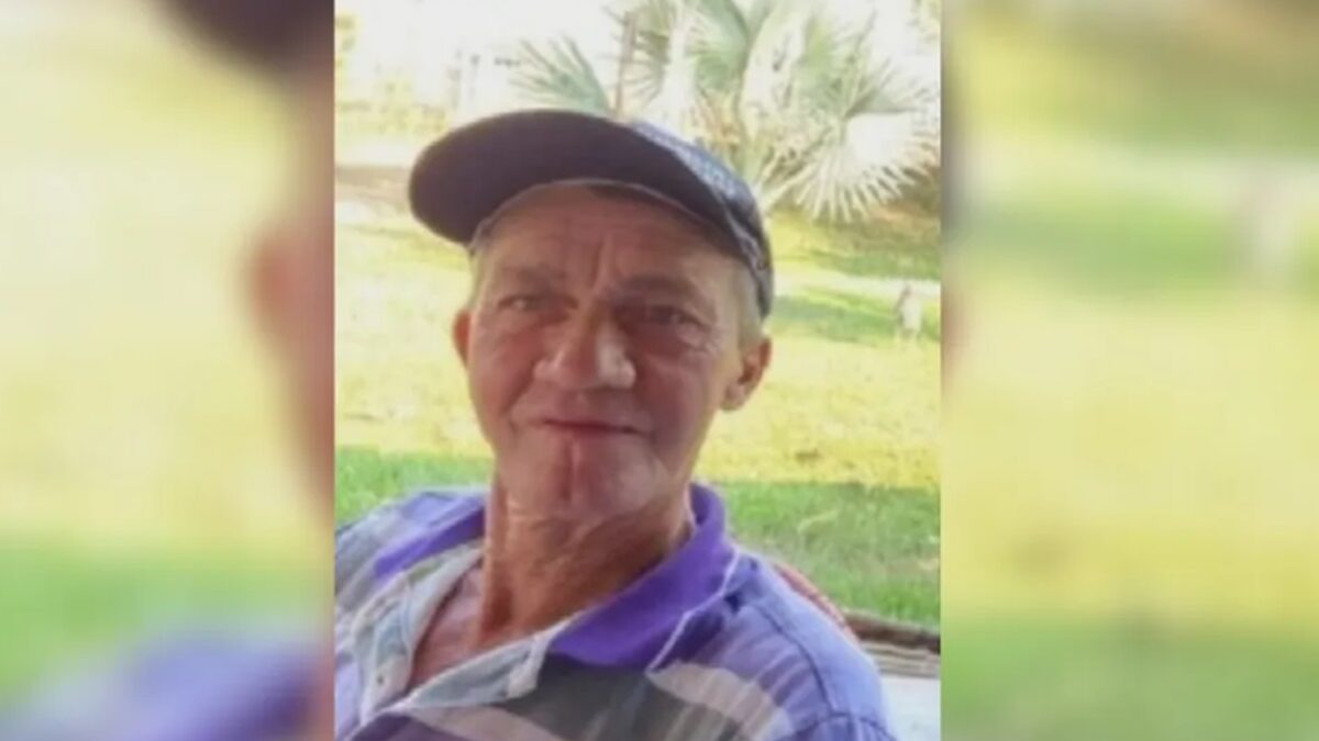 Foto mostra o fazendeiro que foi morto em Carmo do Rio Verde. É um senhor de idade usando um boné e camiseta listrada azul e cinza