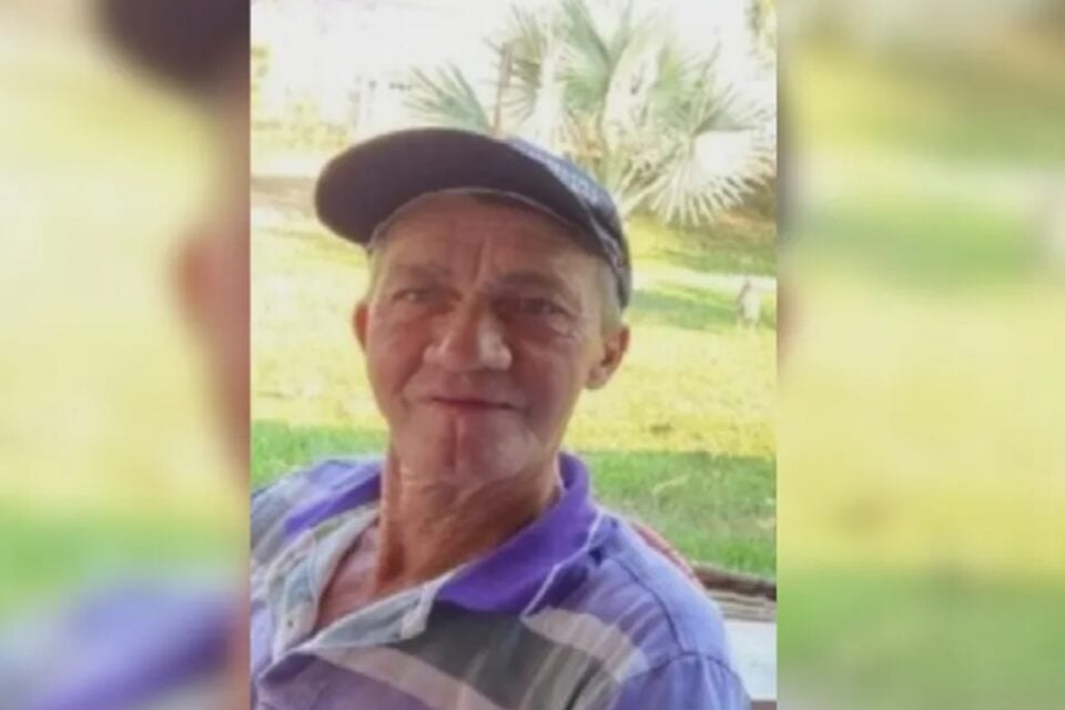 Foto mostra o fazendeiro que foi morto em Carmo do Rio Verde. É um senhor de idade usando um boné e camiseta listrada azul e cinza