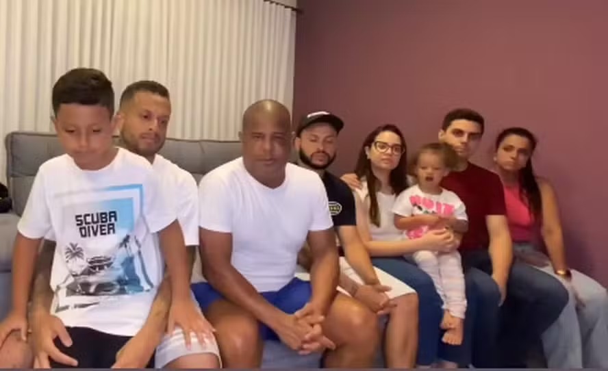 Após sequestro, Marcelinho Carioca posta vídeo ao lado da família; assista Ex-jogador foi capturado depois de deixar um show em São Paulo