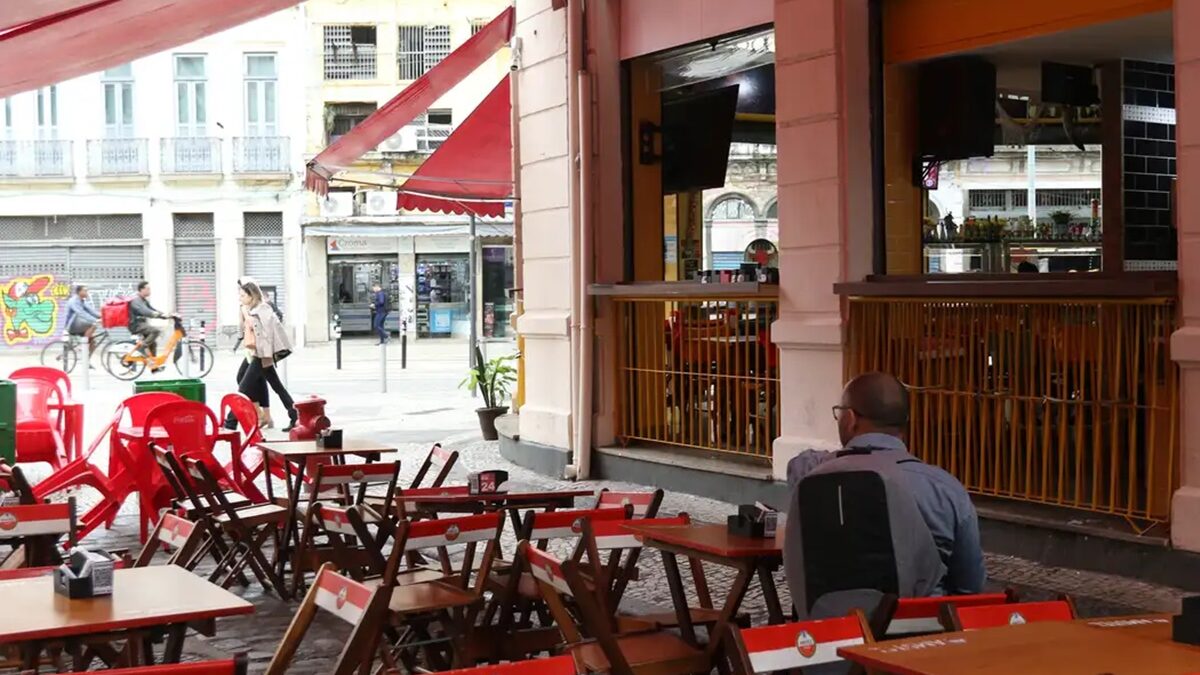 Mais da metade dos bares e restaurantes opera sem lucro em novembro