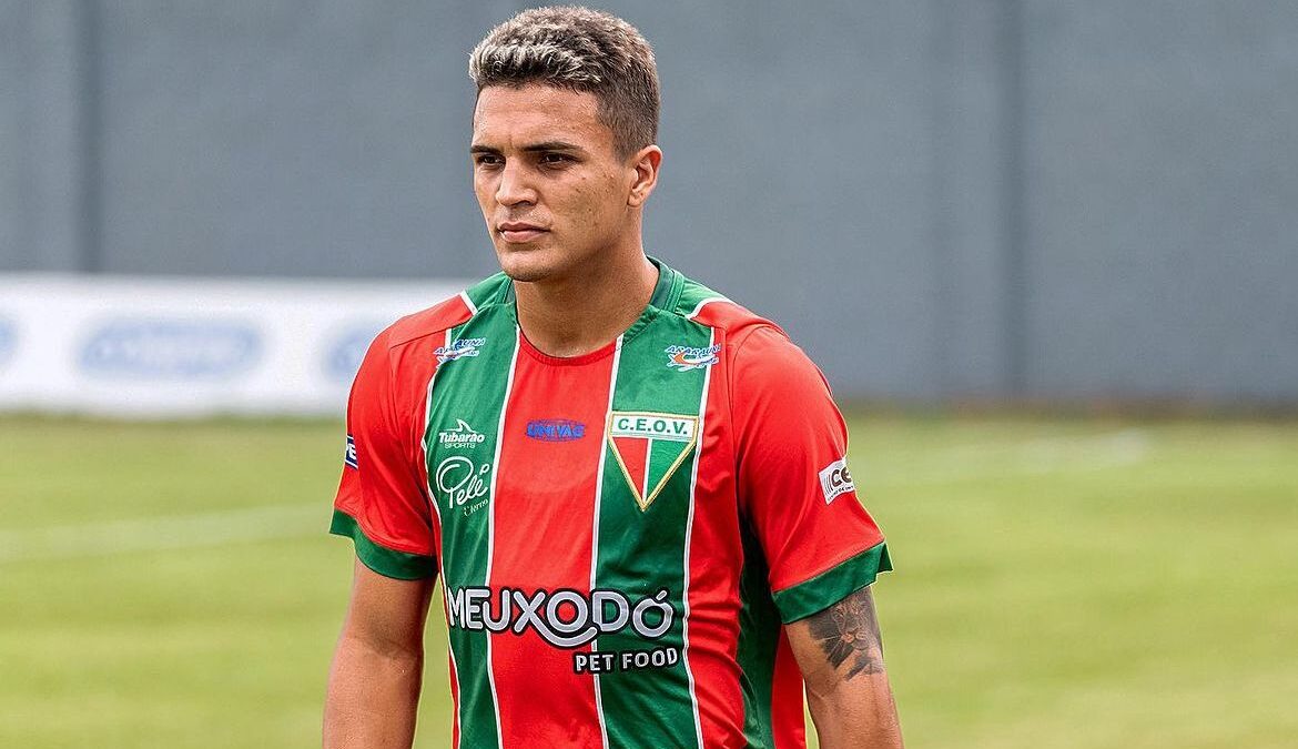 João Vitor durante jogo do Operário VG