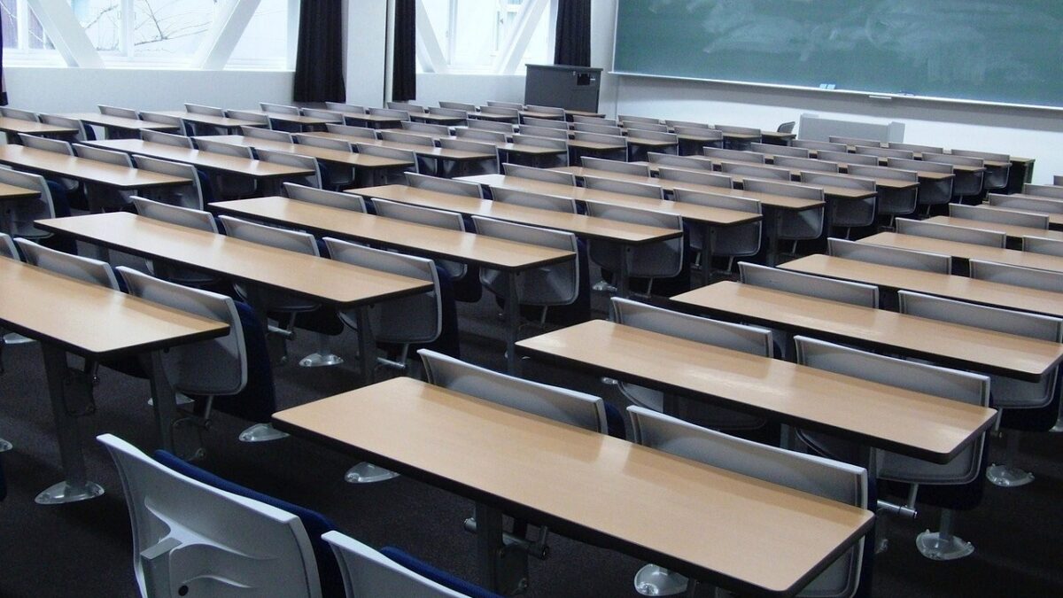 Estudantes brasileiros têm dificuldade no aprendizado de matemática (Foto: Pixabay)