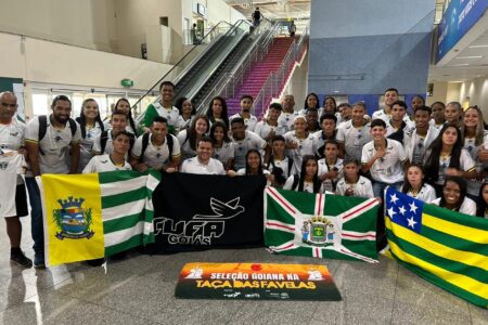 Seleções masculina e feminina embarcaram para a Taça das Favelas Brasil