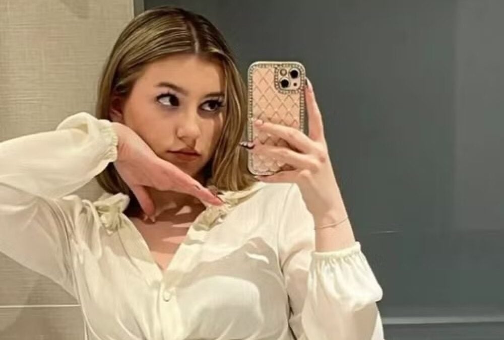 Jovem anuncia leilão da virgindade para ajudar mãe deficiente; lance chega a R$ 6,2 milhões Laura, de 20 anos