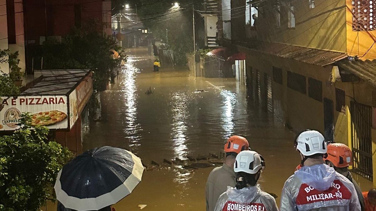 Estragos causados pela chuva em Angra dos Reis, no estado do Rio de Janeiro (Foto: Twitter)