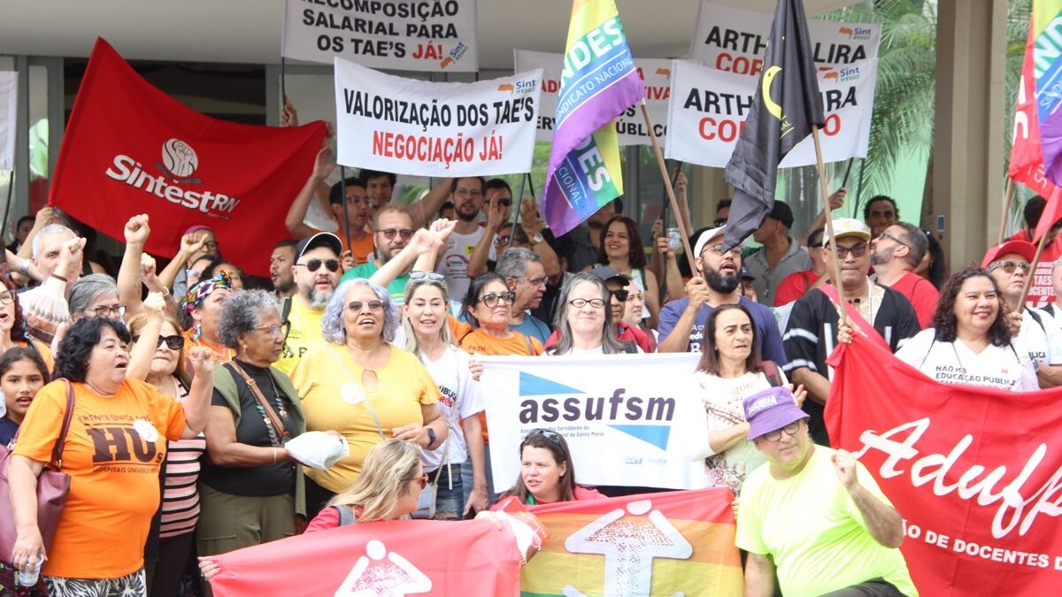 Técnicos-administrativos de Goiás aprovam paralisação por reajustes salariais de servidores federais
