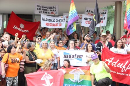 Técnicos-administrativos de Goiás aprovam paralisação por reajustes salariais de servidores federais