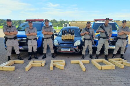 Polícia apreende 133 quilos de maconha em Palmeiras de Goiás Um dos indivíduos tentou subordinar os policiais oferecendo R$ 40 mil