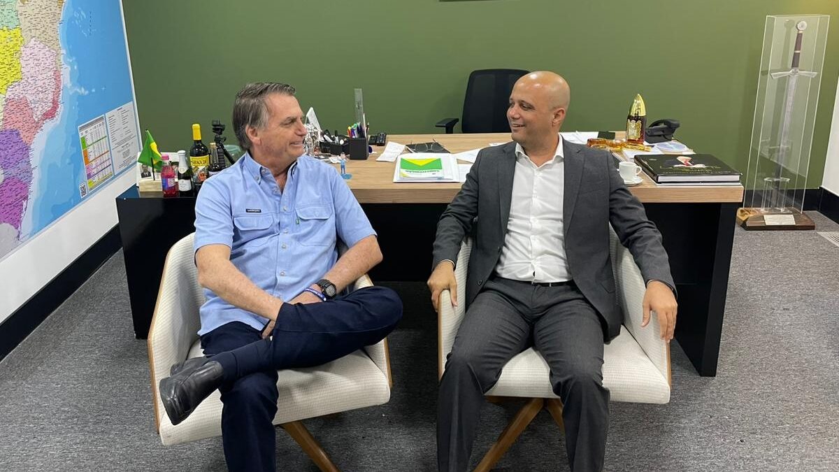 Vitor Hugo vai disputar prefeitura de Anápolis com apoio de Bolsonaro, diz interlocutor