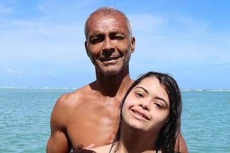 Ex-mulher de Romário diz que ele foi negligente com saúde da filha que tem Down Jovem teria retornado doente de uma viagem