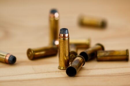 Homem é baleado em Davinópolis e pai é principal suspeito, diz PM