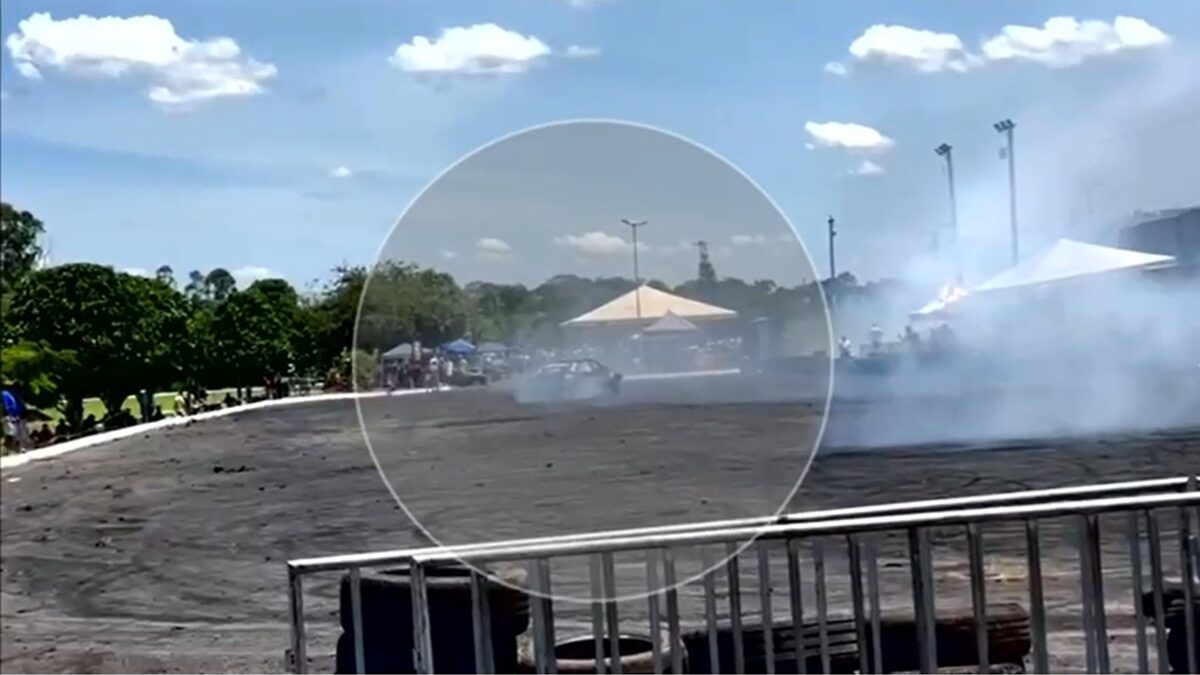 Carro faz manobras em Morrinhos e atinge mulher