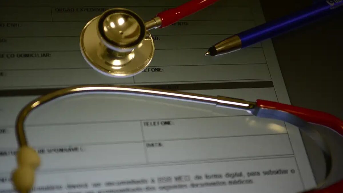 Reclamações contra planos de saúde cresceram quase 50% em 2023