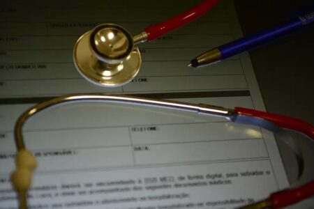 Reclamações contra planos de saúde cresceram quase 50% em 2023