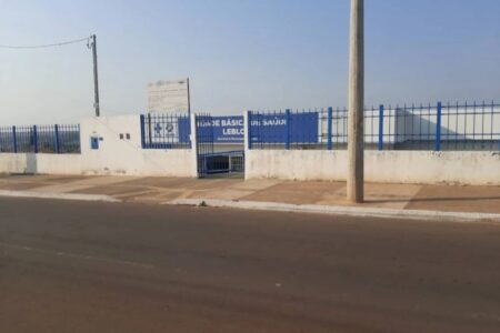Caso está sendo investigado pelo Grupo de Investigação de Homicídios (GIH) Homem é morto à tiros na calçada de unidade de saúde, em Anápolis