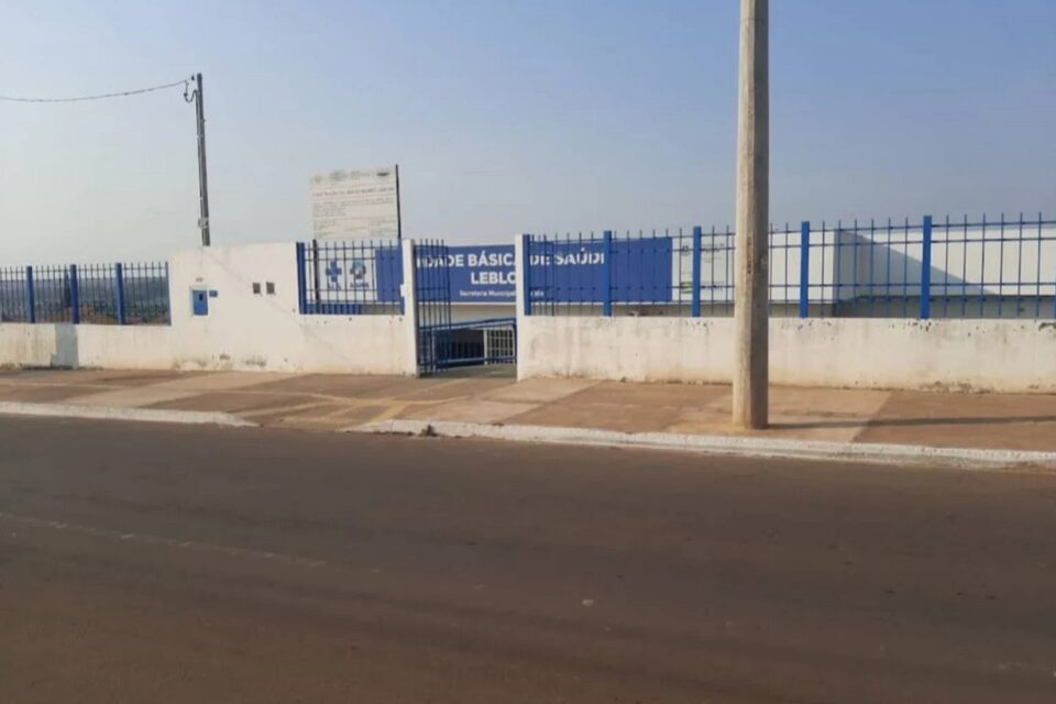 Caso está sendo investigado pelo Grupo de Investigação de Homicídios (GIH) Homem é morto à tiros na calçada de unidade de saúde, em Anápolis