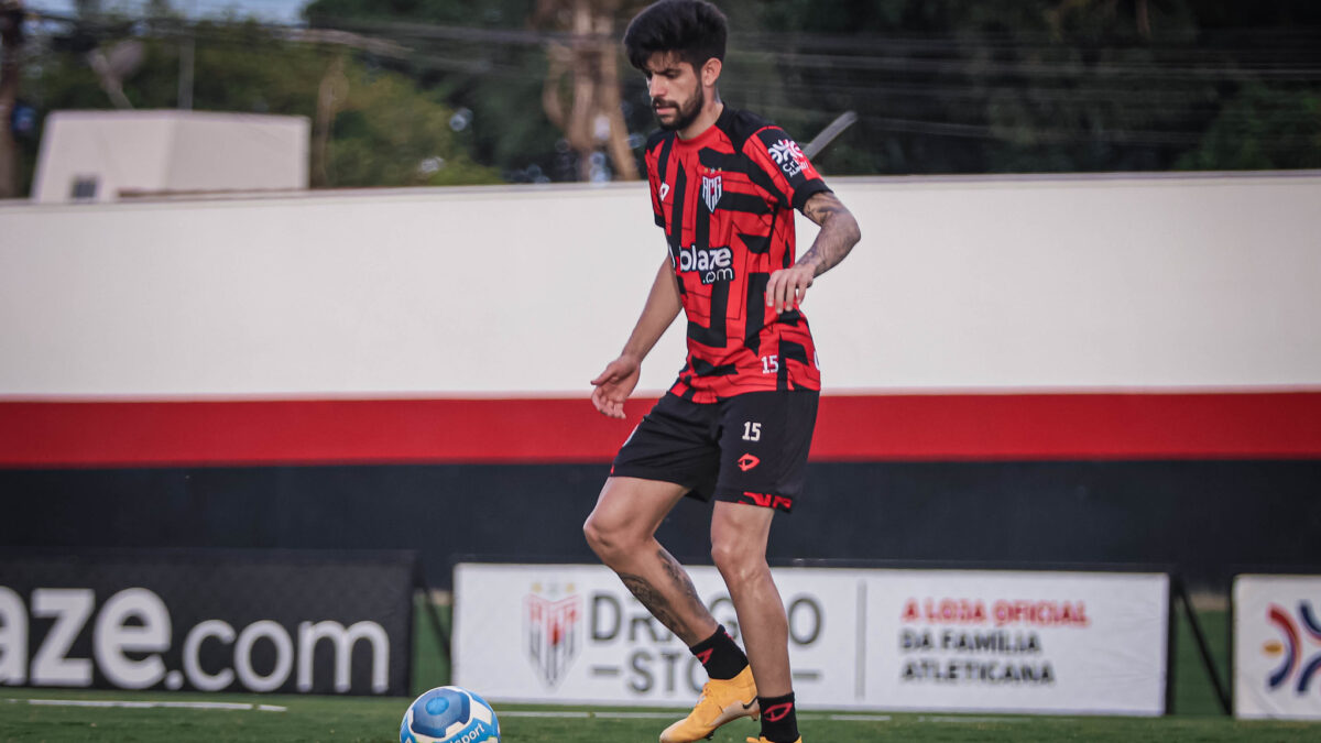 Matheus Regis treinando no CT do Dragão