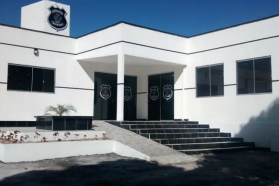 Deam de Goianésia é responsável pela investigação contra o homem suspeito de violentar a esposa (Foto: Reprodução)