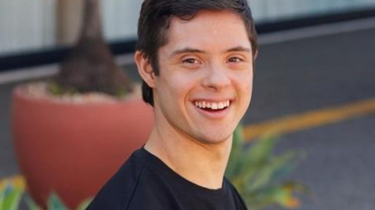 João Vitor de Paiva Bittencourt, uma das pessoas com T21 que fizeram a diferença no mundo em 2023 (Foto: Divulgação)