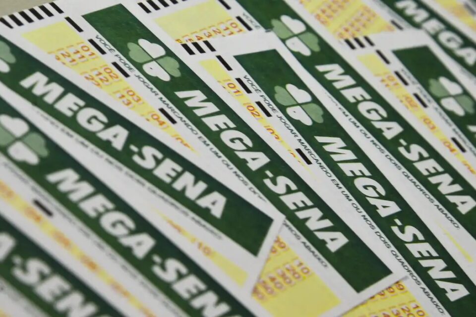 O sorteio será realizado, às 20h, em São Paulo Mega-Sena sorteia prêmio de R$ 27 milhões nesta quinta-feira
