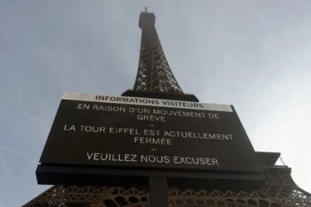 Torre Eiffel entra em greve no 100º aniversário da morte de seu criador