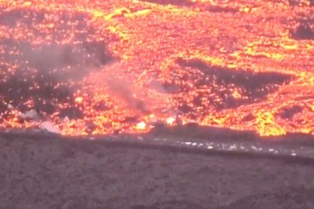 Vulcâo em erupção na Islândia (Foto: Reprodução)