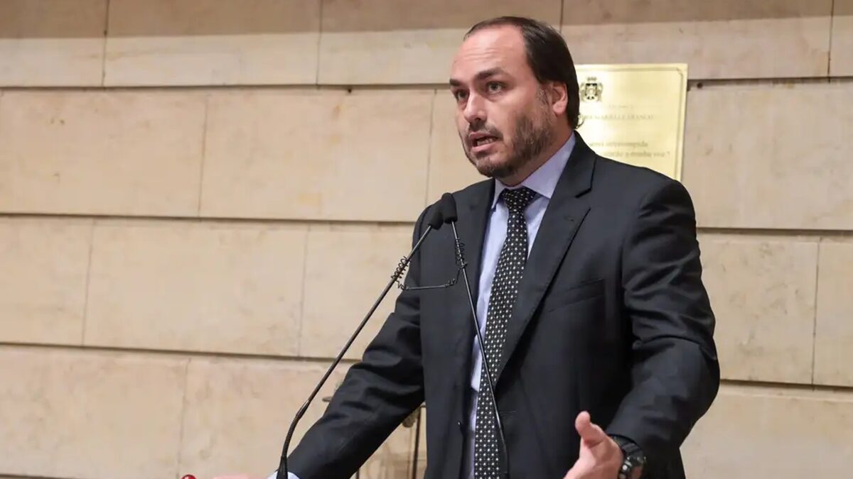 Carlos usava assessores para obter informações da Abin, diz PF