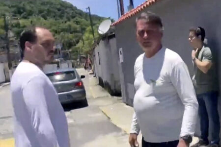 PF mira 'núcleo político' no caso Abin em nova frente contra a família Bolsonaro Carlos Bolsonaro sofreu buscas em endereços nesta segunda