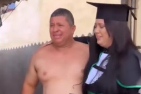 Pai se emociona ao saber que filha se formou na faculdade (Foto: Reprodução)