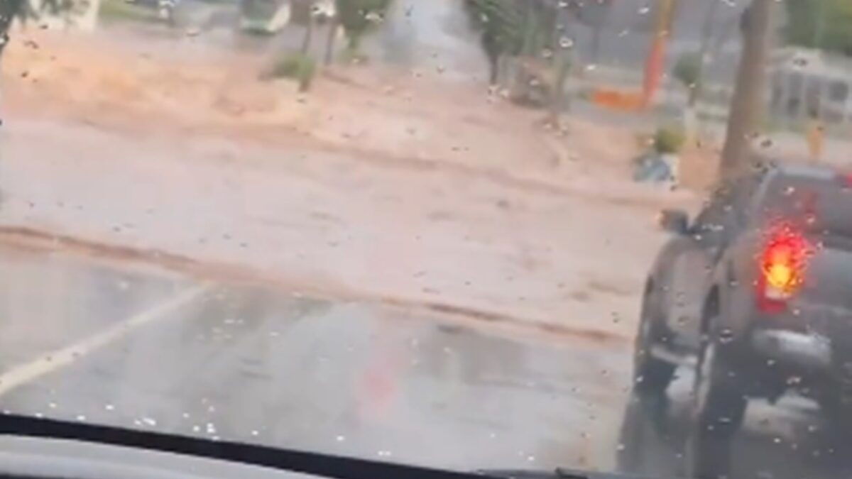 Goiânia registra alagamentos após forte chuva deste sábado; vídeos Uma viatura da Polícia Militar (PM) ficou ilhada na GO-060